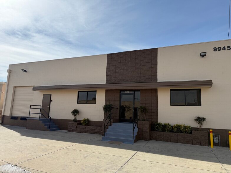 More Photos Of 8945 Quartz Ave, Northridge Warehouse For Lease