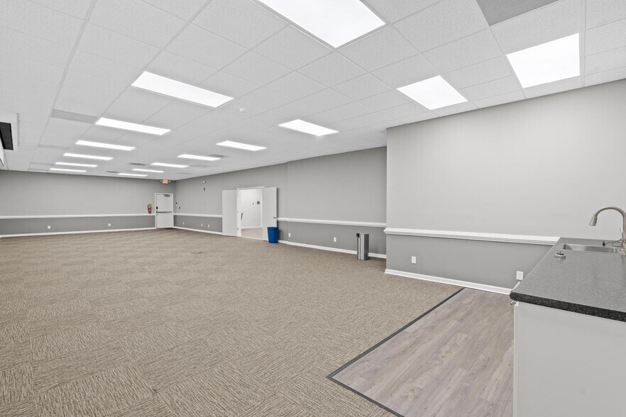 More Photos Of 1016 Everee Inn Rd, Griffin Business Park For Sale