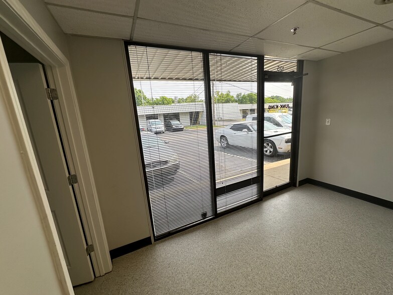 More Photos Of 118-122 Space Park Dr, Nashville Unknown For Lease