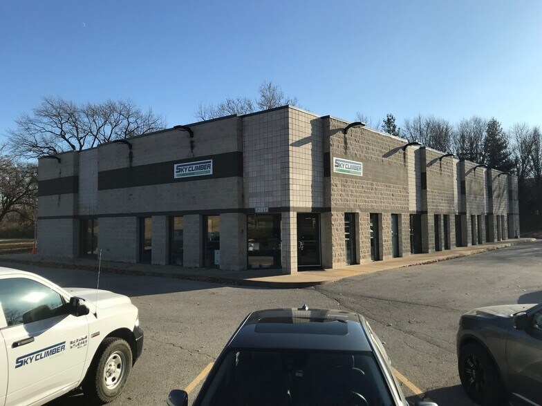 Primary Photo Of 12812 Boenker Ln, Bridgeton Warehouse For Sale