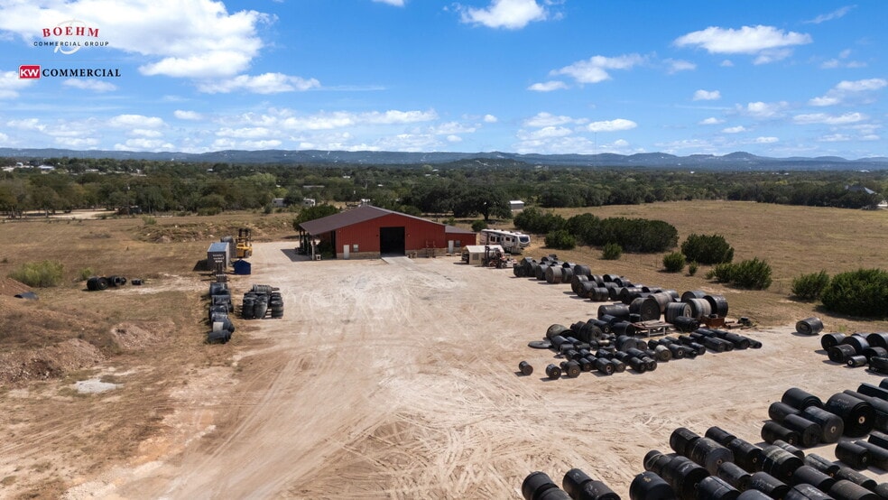 Primary Photo Of 9106 Highway 16, Pipe Creek Flex For Sale