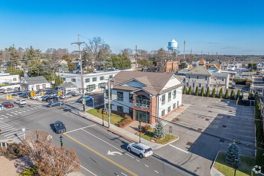 More Photos Of 670 Glen Cove Ave, Glen Head Office For Lease