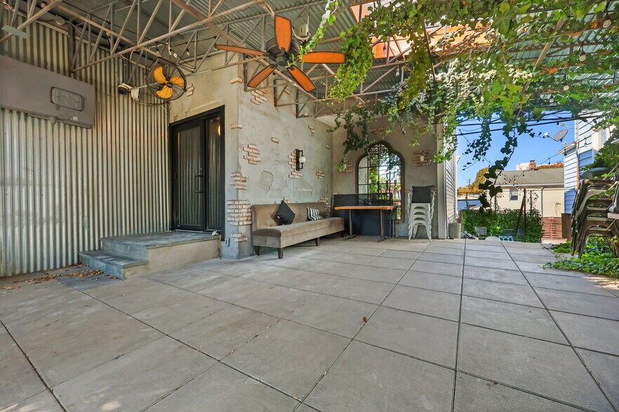 More Photos Of 10 N Water St, Greenwich Storefront Retail Residential For Lease