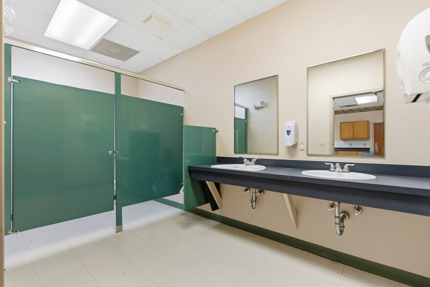 More Photos Of 1612 N Osteopathy, Kirksville Office For Sale