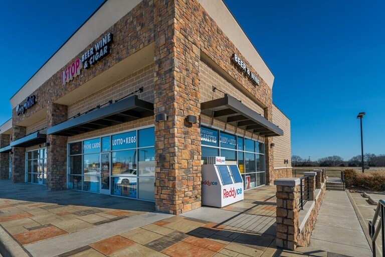 More Photos Of 456 Country Club Rd, Wylie Unknown For Lease