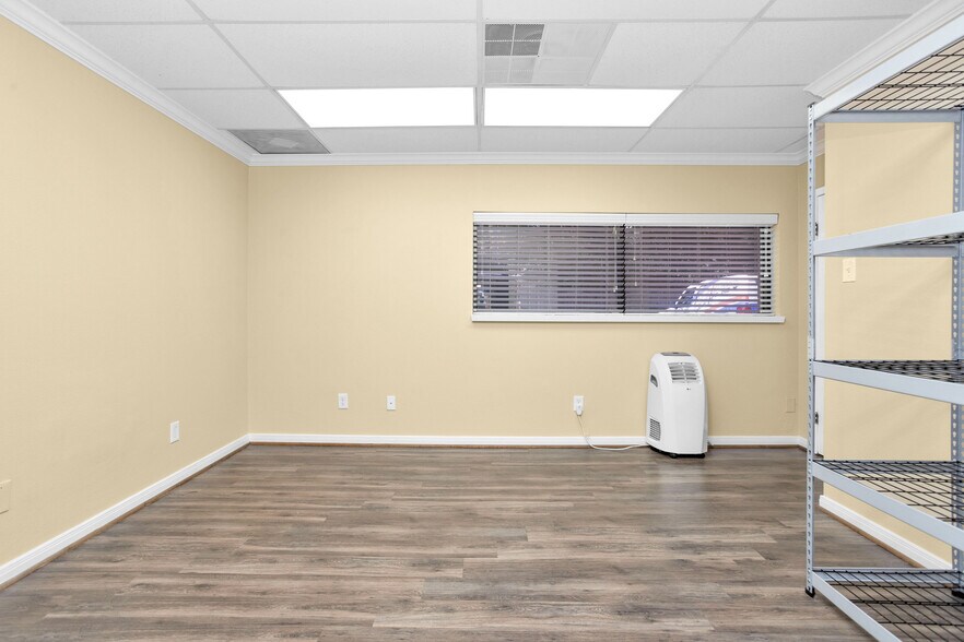 More Photos Of 3421 W Davis St, Conroe Medical For Lease
