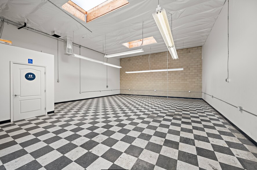 More Photos Of 227 Pawnee St, San Marcos Warehouse For Lease