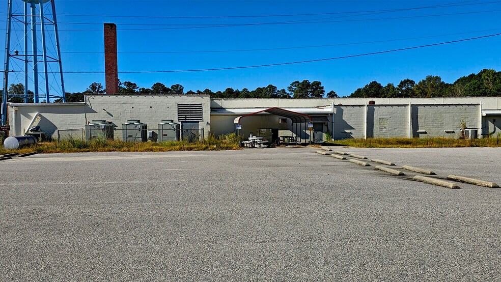 More Photos Of 120 S Church Ave, Garland Manufacturing For Lease