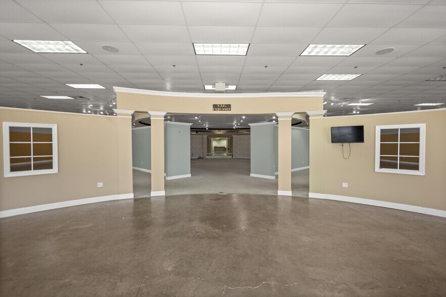 More Photos Of 1211 SW 17th St, Ocala Freestanding For Lease