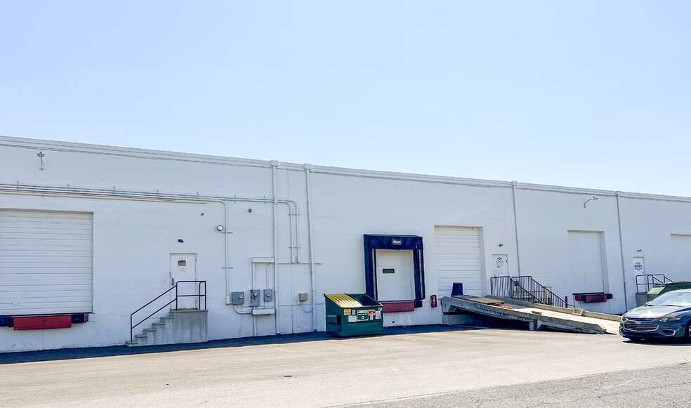 More Photos Of 631-641 Lowther Rd, Lewisberry Warehouse For Lease