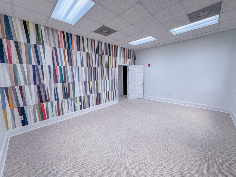 More Photos Of 800 Langford Dr, Norcross Light Distribution For Lease