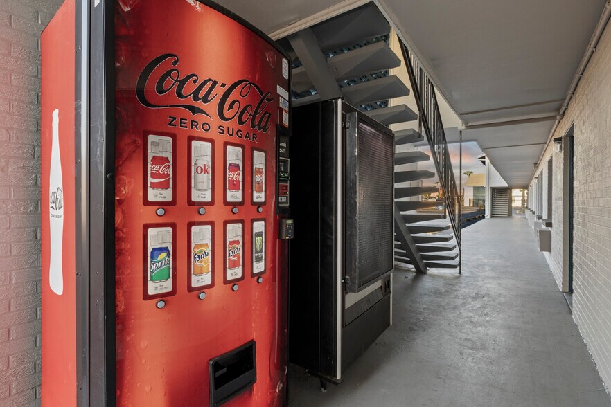 More Photos Of 4021 N 27th Ave, Phoenix Hotel For Sale