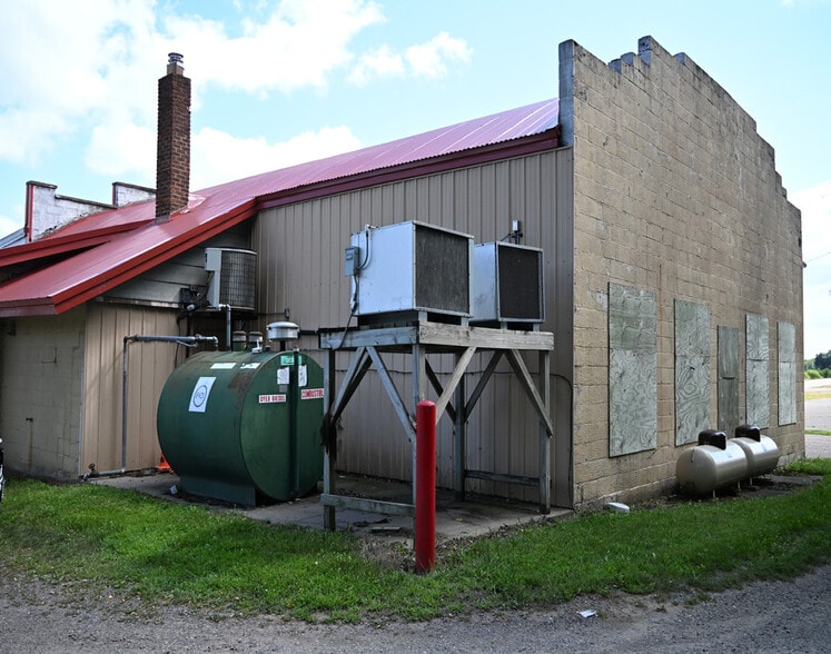 More Photos Of 2080 165th Ave, Santiago Convenience Store For Sale