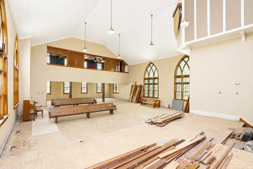 More Photos Of 302 S 2nd St, Polk City Lodge Meeting Hall For Sale