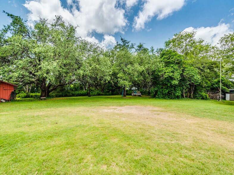 More Photos Of 12900 Lowden Ln, Manchaca Specialty For Lease