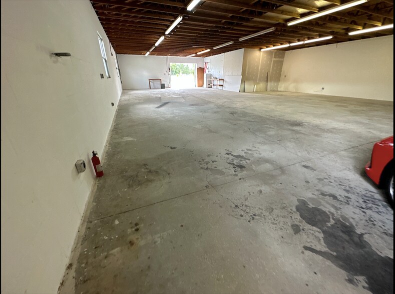 Primary Photo Of 878 Lake Mills Rd, Oviedo Warehouse For Lease