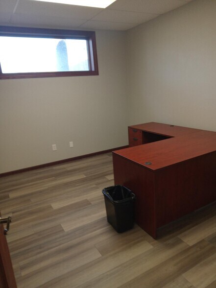 More Photos Of 16 Bronze Pointe, Swansea Office For Lease
