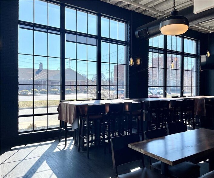 More Photos Of 3941 Erie St, Willoughby Restaurant For Lease