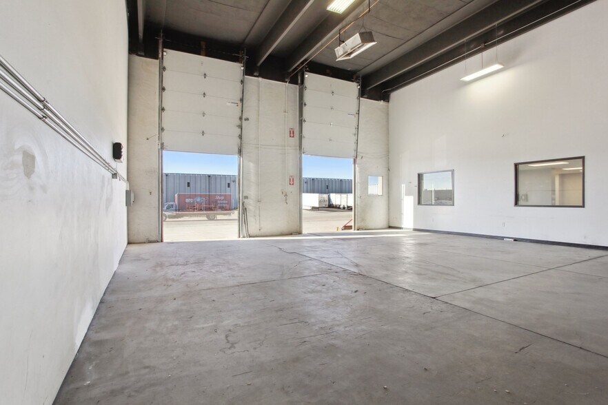 More Photos Of 5961-5975 Broadway, Denver Warehouse For Lease