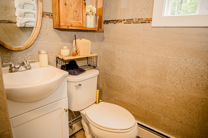 More Photos Of 2735 PA-390, Canadensis Hospitality For Sale