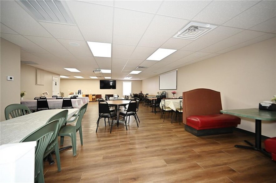 More Photos Of 203 Main St, Dearborn Restaurant For Sale