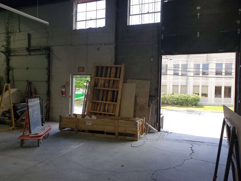 More Photos Of 920-960 Rue Bégin, Montréal Showroom For Lease