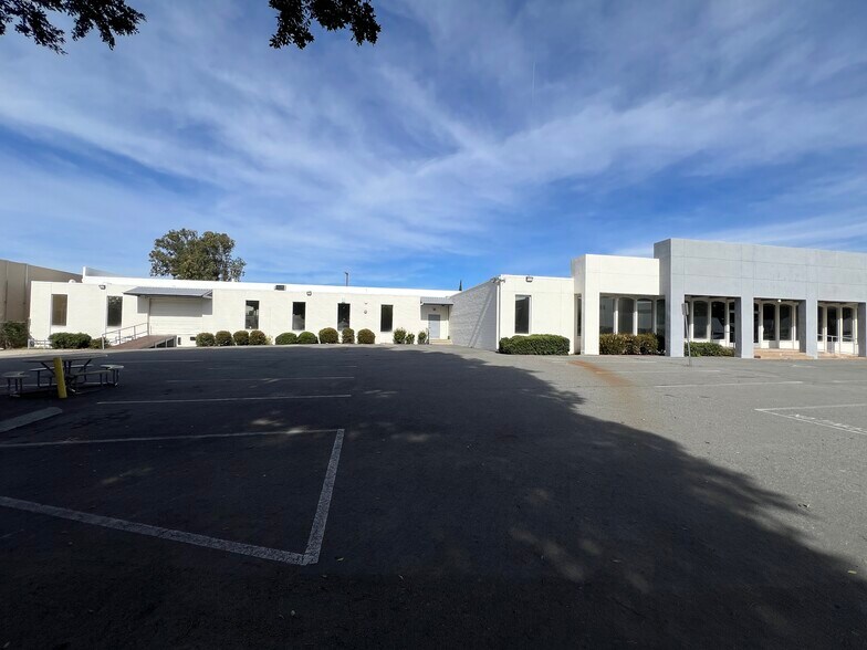 More Photos Of 459 Park Ave, San Fernando Manufacturing For Sale