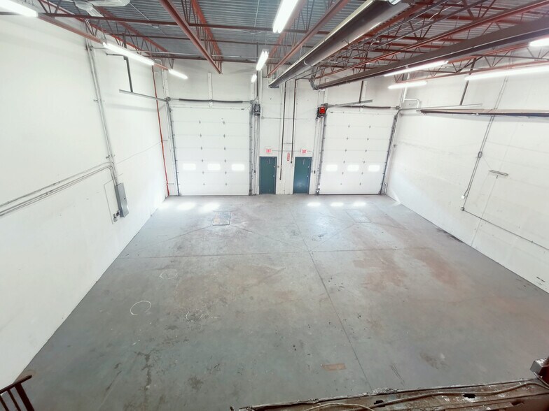 More Photos Of 1431 40th Ave NE, Calgary Light Distribution For Sale