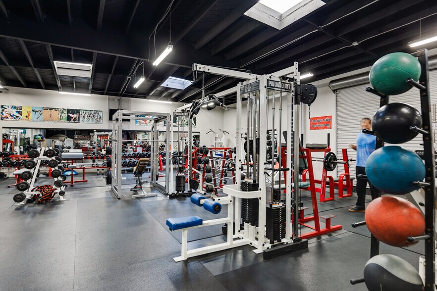 More Photos Of 640 Terminal Way, Costa Mesa Light Manufacturing For Lease