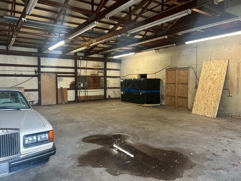 More Photos Of 2401 Schumacher Dr, Mishawaka Warehouse For Sale