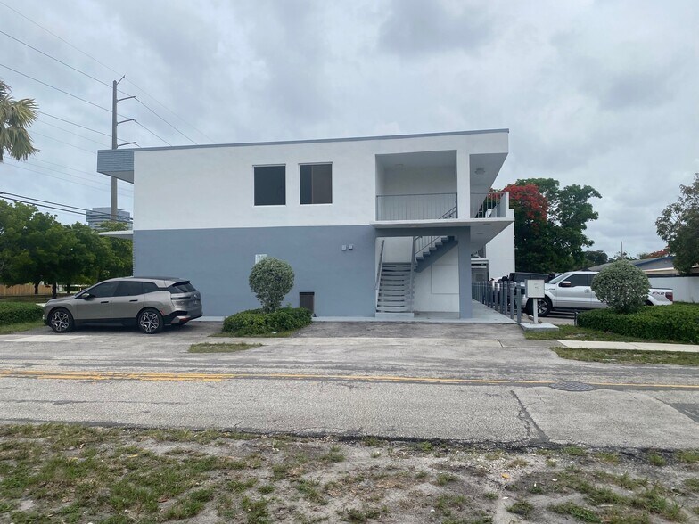 More Photos Of 400 S Dixie Hwy, Hallandale Beach Storefront Retail Office For Lease