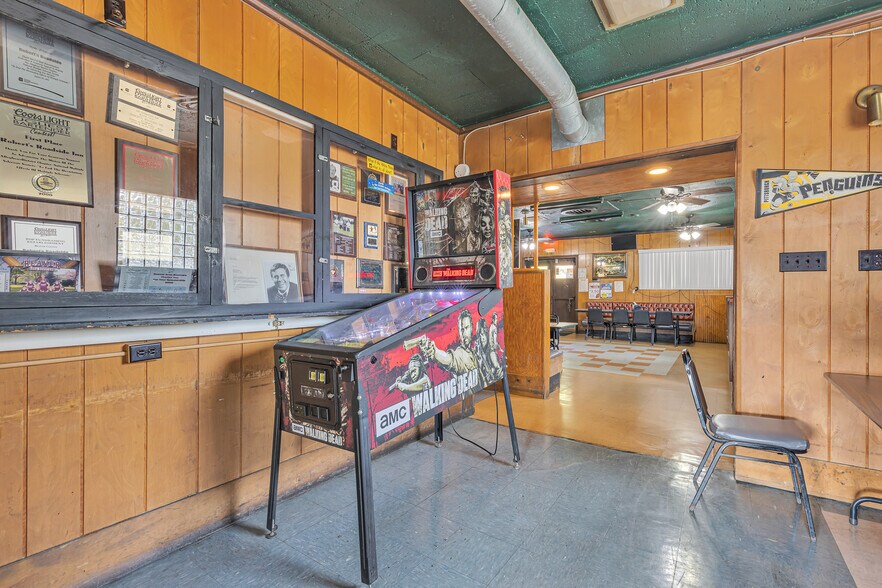 More Photos Of 1020 Sharon Rd, Beaver Restaurant For Sale