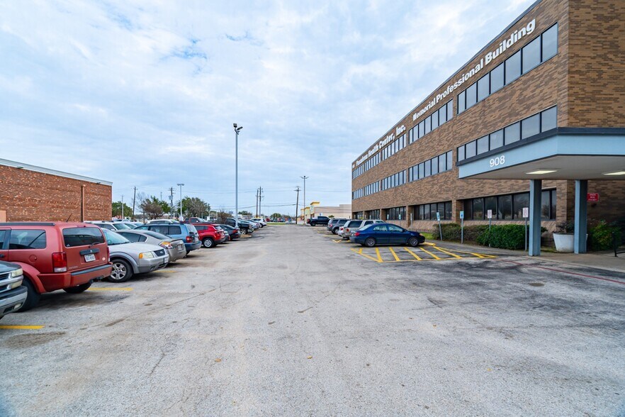 More Photos Of 908 E Southmore Blvd, Pasadena Medical For Lease