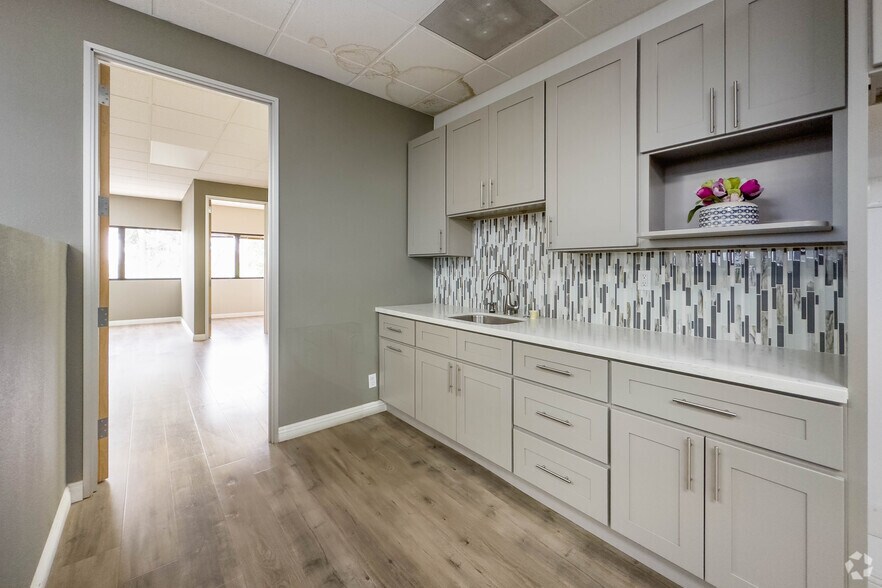 More Photos Of 140 S Flower St, Orange Medical For Lease