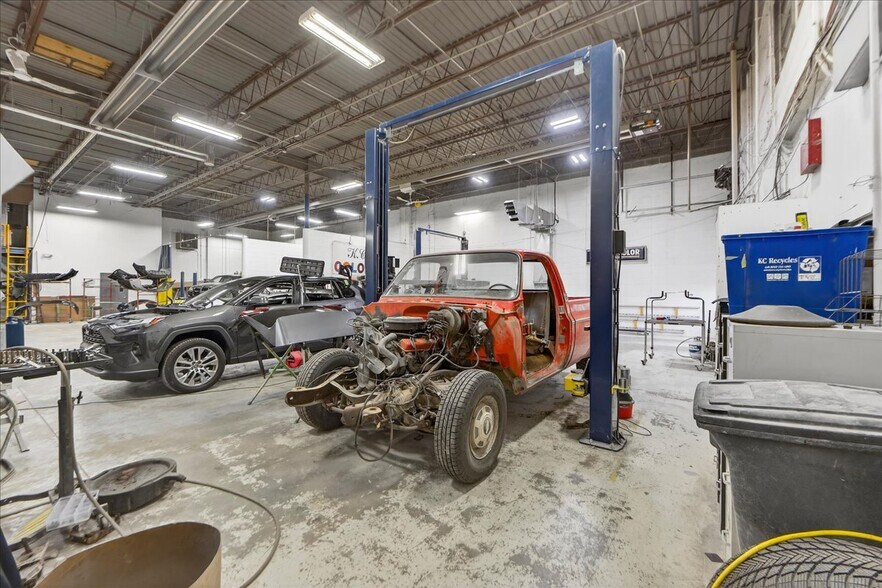 More Photos Of 2005-2007 W 103rd Ter, Leawood Service For Sale