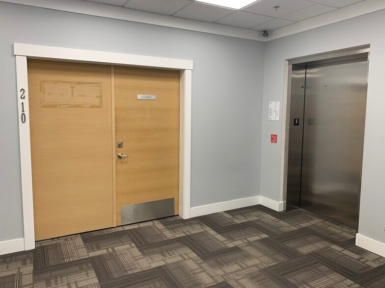 More Photos Of 30475 Cardinal Ave, Abbotsford Office For Sale