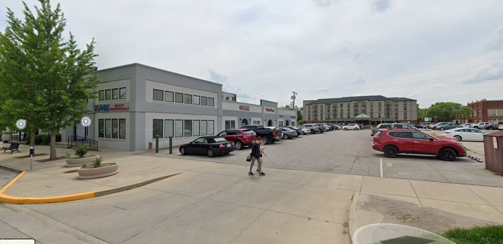 Primary Photo Of 328 S Walnut St, Bloomington Office For Lease