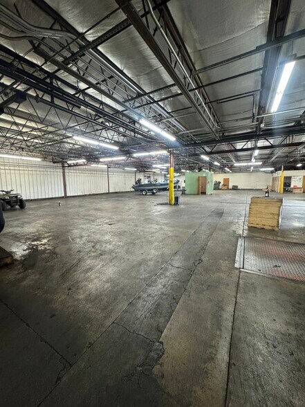 More Photos Of 623 Circle Dr, Iron Mountain Industrial For Sale