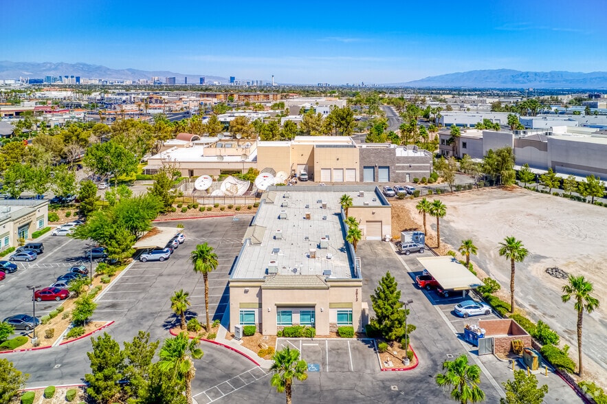 More Photos Of 2012 W Sunset Rd, Henderson Light Manufacturing For Lease