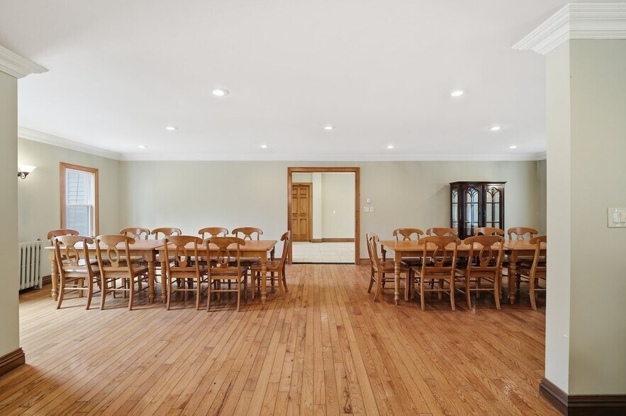 More Photos Of 1015 PA-390, Greentown Hospitality For Sale