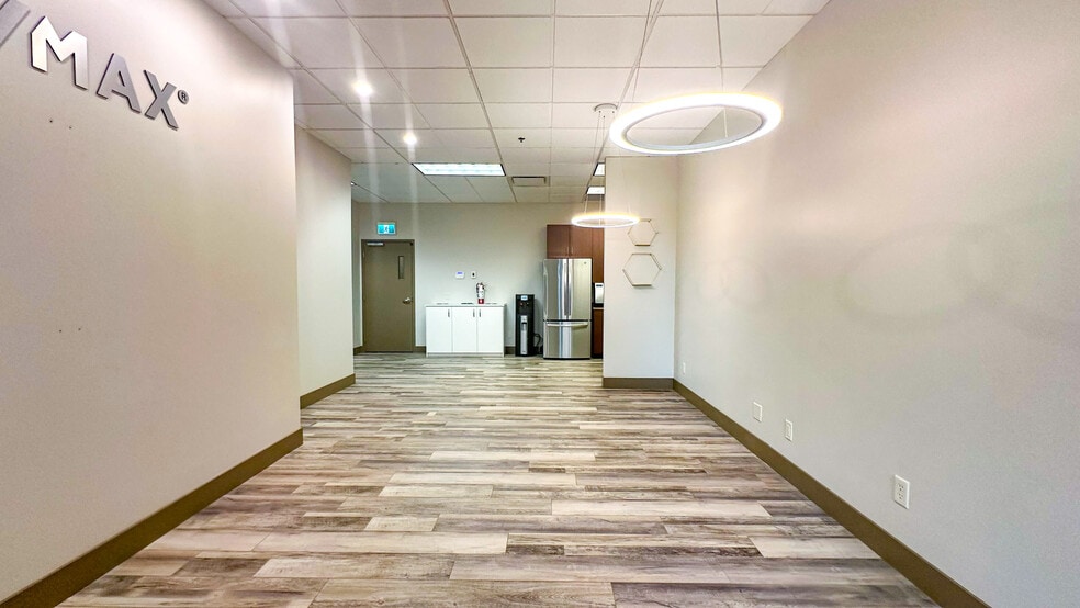 More Photos Of 1060 Manhattan Dr, Kelowna Office For Lease