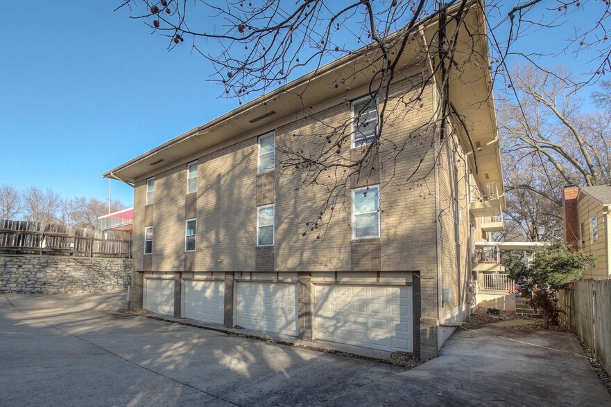 More Photos Of 7504 Wyoming St, Kansas City Apartments For Sale
