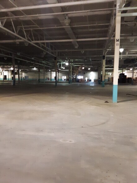 More Photos Of 1601 General Electric Rd, Bloomington Warehouse For Sale