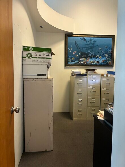 More Photos Of 1920 Ala Moana Blvd, Honolulu Hotel For Lease