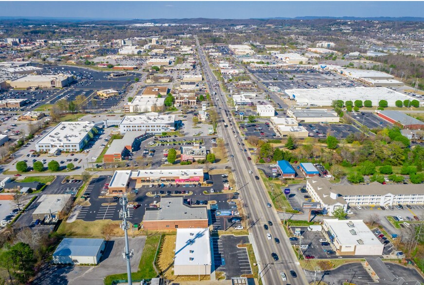 More Photos Of 1909 Gunbarrel Rd, Chattanooga Storefront For Lease