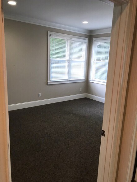 More Photos Of 11675 Century Dr, Alpharetta Office Residential For Lease