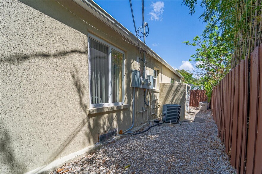 More Photos Of 216 NE 18th Ave, Pompano Beach Apartments For Sale