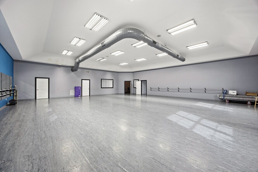 More Photos Of 4820 Armar Dr SE, Cedar Rapids Office For Sale