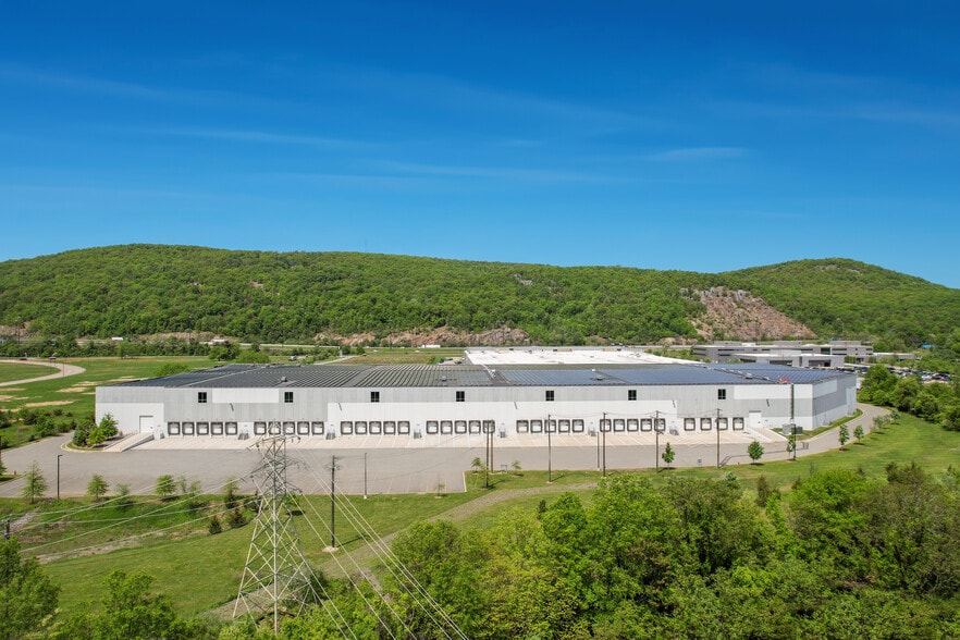 More Photos Of 100 Performance Dr, Mahwah Distribution For Lease