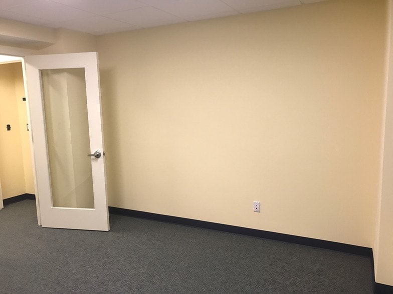 More Photos Of 1625 K St NW, Washington Office For Lease